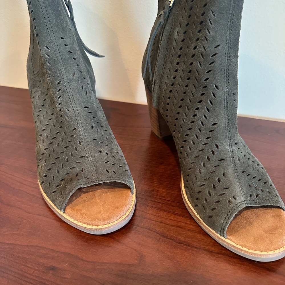 Tom’s peep toe olive suede booties